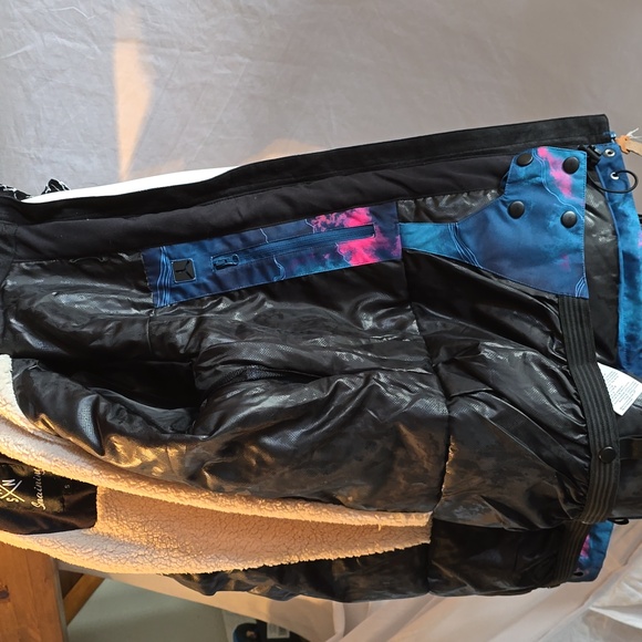 Smaining Women's Alpine SMALL Ski/Snowboarding Waterproof Jacket** - Picture 10 of 11
